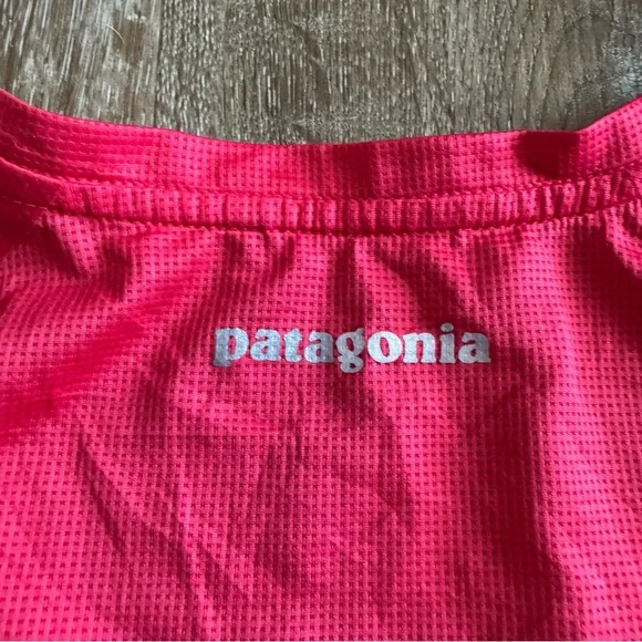 Patagonia W's Short-Sleeved Windchaser Shirt - Picture 8 of 8